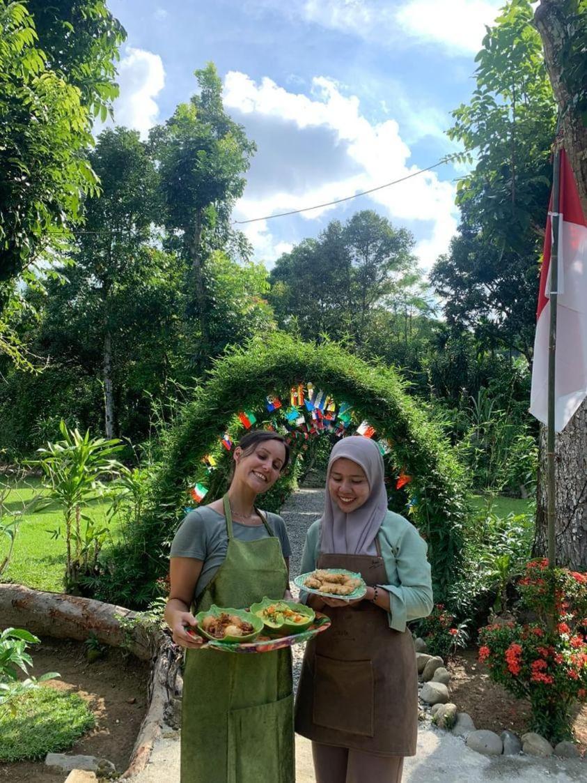 Wisma Batu Mandi Bukit Lawang Exterior foto